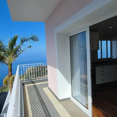 Sublime View - Balcony Apartment *