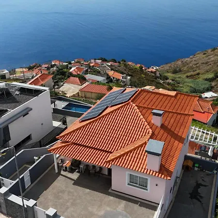 Sublime View - Balcony Apartment